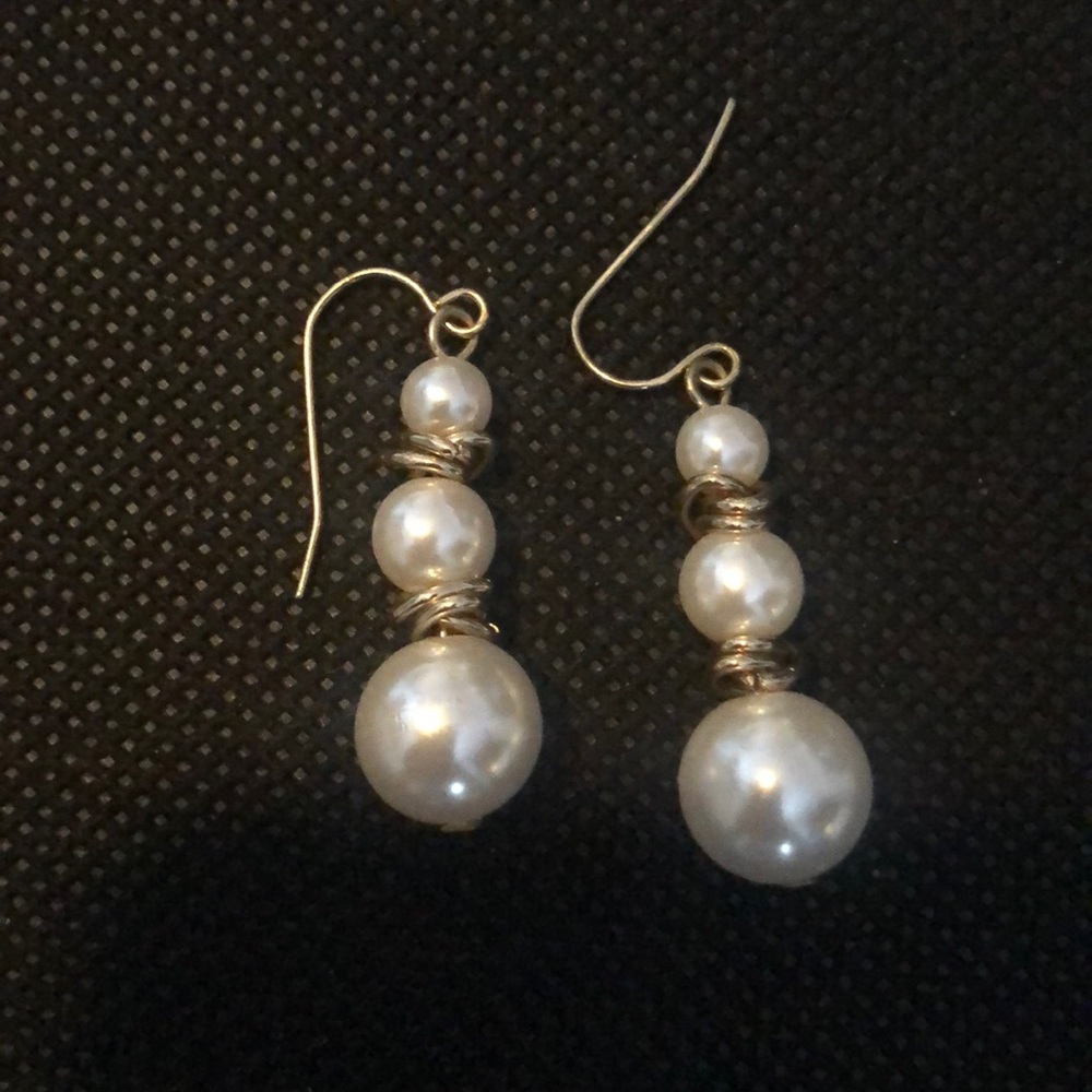 Pearl dangly earrings